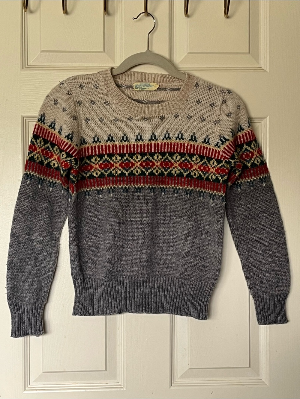 VTG 70'S Nordic Women's S Crewneck Sweater in Gray and Cream with Red Accents